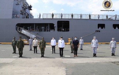 <p><strong>SUCCESSFUL MISSION.</strong> Defense and military officials pose for a photo during the welcome ceremony for the contingent of the Naval Task Force (NTF) 82 at the Manila South Harbor in Manila on Tuesday (June 16, 2020). The NTF 82, composed of the BRP Davao del Sur and BRP Ramon Alcaraz, transported to the country face masks donated by a Filipino businessman based in India and repatriated Filipino tourists who were stranded in India and Sri Lanka due to the Covid-19 pandemic. <em>(Photo courtesy of Naval Public Affairs Office)</em></p>