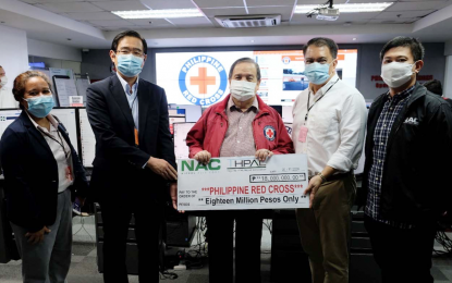 <p><strong>COVID-TESTING FACILITY.</strong> Philippine Red Cross chairman and Senator Richard Gordon (center) receives from THPAL president Masahiro Kamiya (inner left) and Nickel Asia vice president for communications Jose Bayani Baylon (inner right) the amount of PHP18 million for the establishment of Molecular Testing Laboratory for the coronavirus disease in Surigao del Norte. They were joined by THPAL Comrel Manager Maan Baribar and VP for External Affairs Ryan Jornada on June 11, 2020 at the PRC Head Quarters in Mandaluyong City. <em>(Contributed photo)</em></p>