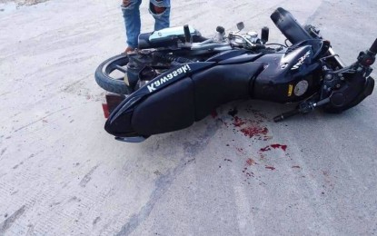<p><strong>MUTE WITNESS</strong>. The motorcycle that ambush-slay victims Paitin Lando, 53, and his son Naron Mulod, 18, boarded lie in the middle of the highway in Barangay Lower Glad, Midsayap, North Cotabato on Wednesday (June 17, 2020). Police are pursuing the angle of a long-drawn feud by the victim’s family with another clan as a possible motive behind the incident. <em>(Photo courtesy of Midsayap MPS)</em></p>