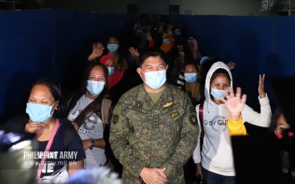 <p><strong>SAFE TRAVEL.</strong> Army commander, Lt. Gen. Gilbert Gapay (center) leads the send-off of 102 locally stranded individuals (LSIs) who temporarily stayed at the Philippine Army Wellness Center in Fort Bonifacio, Taguig City on Friday (June 19, 2020). The Army earlier opened its facilities to provide shelter to LSIs whose flights were earlier canceled due to quarantine restrictions. <em>(Photo courtesy of the Army Chief Public Affairs Office)</em></p>