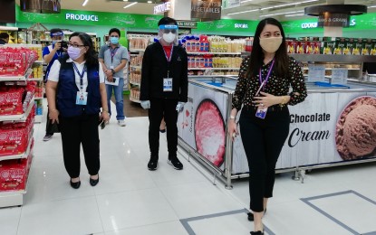 <p><strong>COVID-19 PREVENTION CHECK</strong>. Robinsons regional operations manager Eden Ruth Baleton (right) shows to regional labor office director Yahya Centi (center) and regional trade office director Celerina Bato how their shop complies with the minimum health standards for establishments. Government agencies launched on Friday (June 19, 2020) the monitoring of establishments’ implementation of minimum health standards for the prevention and control of Covid-19 in workplaces in Eastern Visayas. <em>(PNA photo by Sarwell Meniano)</em></p>