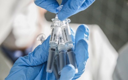 <p>A staff member displays samples of the Covid-19 inactivated vaccine at Sinovac Biotech Ltd., in Beijing, capital of China, March 16, 2020. <em>(Xinhua/Zhang Yuwei)</em></p>