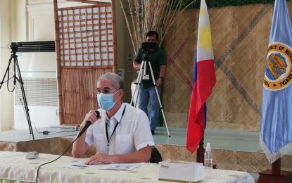 <p><strong>QUARANTINE FACILITIES FULL.</strong> Negros Occidental Governor Eugenio Jose Lacson suspended the entry of Negrenses coming from the neighboring island of Cebu. “All quarantine facilities are full and the province wants to avoid more positive cases coming from Cebu,” Lacson said in a press conference held at the Capitol Social Hall in Bacolod City on Wednesday (June 24, 2020). <em>(PNA photo by Nanette L. Guadalquiver)</em></p>