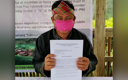 <p><strong>AGAINST NPA INTRUSION.</strong> Timuay Lucenio Manda, the chairperson of the Gukom Western Mindanao Tribal Leaders Federation, shows the petition papers they sent on June 23, 2020 to the United Nations Office of the High Commissioner on Human Rights, seeking help from the UN body to protect their ancestral domain against intrusion by the communist New People's Army. The Gukom is made up of Subanen tribal leaders from different ancestral domains in Region 9 and Misamis Occidental. <em>(PNA photo by Leah D. Agonoy)</em></p>