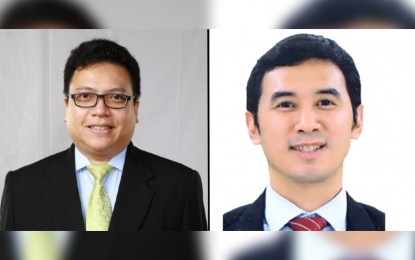 <p><span style="font-weight: 400;">RCBC chief economist Michael Ricafort (left) and ING Bank Manila senior economist Nicholas Mapa</span></p>