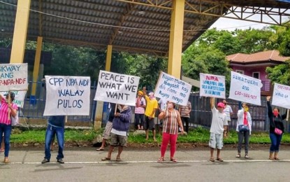 <p><strong>PEACE RALLY.</strong> Residents of Barangays Sta. Rosa, Amayco and Pandanon Silos in Murcia, Negros Occidental hold a peace rally on Thursday (June 25, 2020), condemning the atrocities of the Communist Party of the Philippines-New People’s Army and its political wing, the National Democratic Front. The Philippine Army’s 79th Infantry Battalion welcomed the support of the residents of the three villages towards the move to end the local communist armed conflict.<em> (Photo courtesy of 79th Infantry Battalion, Philippine Army)</em></p>