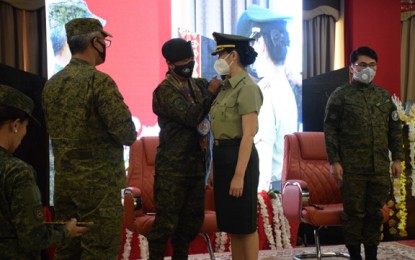 <p><strong>RESERVED OFFICERS.</strong> Lt. Gen. Cirilito Sobejana, commander of the Western Mindanao Command, pins the rank on Maguindanao Gov. Bai Mariam Mangudadatu, who was commissioned into the Army reserve force as lieutenant colonel. Also commissioned as reserve Army Captain is Mayor Pax Ali Mangudadatu of Datu Abdullah Sangki town, Maguindanao. The donning of ranks was held June 24, 2020 at the provincial capitol in Buluan, Maguindanao.<em> (Photo courtesy of Westmincom Public Information Office)</em></p>