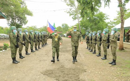 <p><strong>FIELD VISIT.</strong> Brig. Gen. Maurito L. Licudine (left), commander of 402nd Infantry Brigade, is welcomed by Lt. Col. Julius Cesar C. Paulo, commander of 23rd Infantry Battalion during his visit at the 23IB headquarters in Buenavista, Agusan del Norte on Saturday (June 27, 2020). Licudine has ordered the 23IB to finish the remnants of Guerrilla Front (GF) 4A of the New People’s Army (NPA) operating in the provinces of Agusan del Norte and parts of Misamis Oriental.<em> (Photo courtesy of CMO, 23rd IB)</em></p>