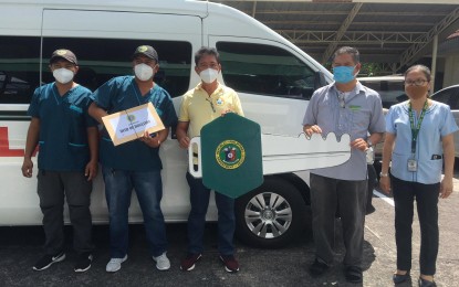 <p><strong>DONATED AMBULANCE UNITS.</strong> Representatives of Virac town receive the symbolic key to an ambulance during the turnover ceremony for several units on Tuesday (June 30, 2020) at the DOH regional office compound in Legazpi City. The ambulance units were donated by the DOH-Bicol to four provinces in the region.<em> (Photo by Connie Calipay)</em></p>