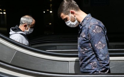 <p>People use escalators in accordance with the social distancing rule as a measure against the novel coronavirus 2019 (Covid-19) within the gradual normalization period in Taksim, Istanbul, Turkey on May 12, 2020. <em>( Elif Öztürk-Anadolu Agency )</em></p>
