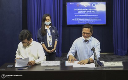 <p>Presidential Communications Operations Office (PCOO) Secretary Martin Andanar (right) and Assistant Secretary Kristian Ablan (left). <em>(PCOO photo)</em></p>