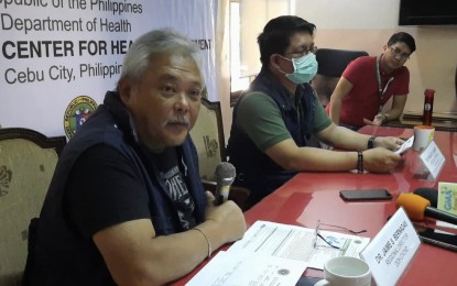 <p><strong>UPDATE</strong>. Department of Health (DOH)-Central Visayas Regional Director Jaime Bernadas (left). The Department of Health in Central Visayas (DOH-7) on Thursday (July 2, 2020) reported 261 new confirmed cases of coronavirus disease 2019 (Covid-19) in the region with 78 recoveries. <em>(PNA file photo)</em></p>