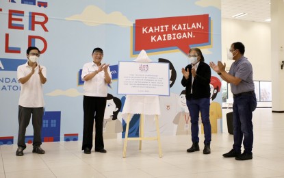 <p>Covid-19 Task Force deputy chief implementer and testing czar Secretary Vince Dizon, SMC president and chief operating officer Ramon Ang, DOH Undersecretary Leopoldo Vega, Secretary Carlito Galvez Jr. <em>(Photo courtesy of SMC)</em></p>