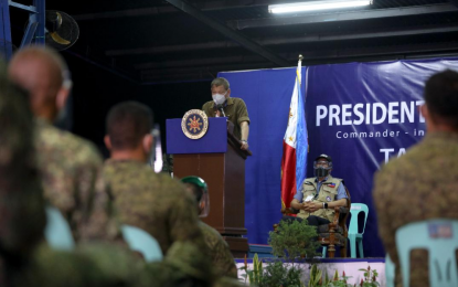 <p><strong>TALK TO SOLDIERS</strong>. President Rodrigo Roa Duterte talks to the troops during his visit to the Edwin Andrews Air Base in Zamboanga City on July 3, 2020. It was the first time he met with government troops since the country was hit by the coronavirus disease 2019 (Covid-19) pandemic. <em>(Presidential photo)</em></p>