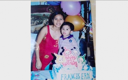 <p><strong>‘I’LL NEVER GIVE UP.’</strong> Therese Fuentes posts a throwback picture with her son, Frances Ern, on her Facebook page. Fuentes said she “will never give up” with her son, who allegedly became a member of the communist New People’s Army. <em>(Photo grabbed from Therese Fuentes' FB page)</em></p>