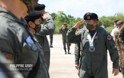 <p><strong>ARMY AVIATION REGIMENT.</strong> Army commander, Lt. Gen. Gilbert Gapay interacts with the members of the Army Aviation Regiment in Fort Magsaysay, Nueva Ecija on Monday (July 6, 2020). Gapay lauded the AAR for its contribution in containing the coronavirus disease 2019 (Covid-19) pandemic and helping secure the country's vast maritime territories via aerial reconnaissance and maritime patrols. <em>(Photo courtesy of the Army Chief Public Affairs Office)</em></p>