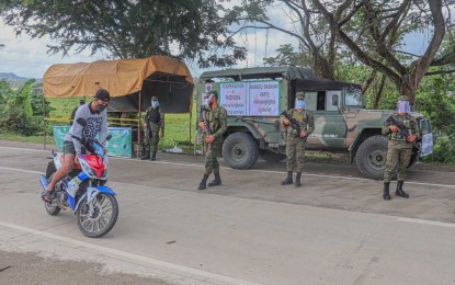 <p><strong>BORDER CONTROL.</strong> Personnel of the Philippine Army’s 20th Infantry Battalion man the highway border between Eastern and Northern Samar in this undated photo. Eastern Samar on Friday (Nov.6, 2020) was placed under general community quarantine for 14 days due to the rising number of coronavirus disease cases. (<em>Photo courtesy of Army's 20th IB</em>) </p>