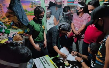<p class="p1"><span class="s1"><strong>BUSTED</strong>. </span>Philippine Drug Enforcement Agency-Region 12 agents do an inventory on the recovered shabu and other evidence during an entrapment on Wednesday night (July 8, 2020) in Barangay Apopong, General Santos City. A drug den was dismantled while eight suspected pushers and users were arrested in the operation. (<em>Photo courtesy of PDEA-12</em>) </p>