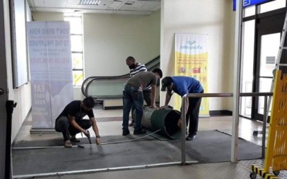 <p><strong>BIOSECURITY MEASURE</strong>. Personnel of Provincial African swine fever (ASF) Task Force of Negros Occidental set up additional biosecurity measures at the Bacolod-Silay Airport in June. The province has remained ASF-free amid the coronavirus disease 2019 (Covid-19) pandemic, a report from the Provincial Veterinary Office said on Thursday (July 9, 2020). <em>(File photo courtesy of Provincial ASF Task Force-Negros Occidental)</em></p>