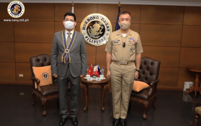<p><strong>COURTESY CALL.</strong> Vietnamese Ambassador to Manila Hoang Huy Chung (left) and Philippine Navy chief, Vice Adm. Giovanni Carlo Bacordo (right) pose for a photo opportunity during a courtesy call at the Navy headquarters in Manila on Thursday (July 9, 2020). During their meeting, Chung expressed Hanoi's willingness to beef up maritime security cooperation with Manila. <em>(Photo courtesy of the Naval Public Affairs Office)</em></p>