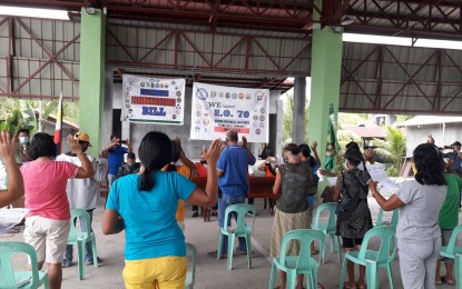 <p><strong>PLEDGE OF ALLEGIANCE</strong>. Fourteen former supporters of the Communist Party of the Philippines-New People's Army in Maria Aurora, Aurora vow loyalty to the government in a ceremony held at a covered court in Barangay Cabituculan East, Maria Aurora on Saturday (July 11, 2020). Their oath of allegiance was facilitated by the Philippine Army’s 91st Infantry “Sinagtala” Battalion (91IB), Maria Aurora Police Station, and the local government unit of Maria Aurora. <em>(Photo by Jason de Asis)</em></p>