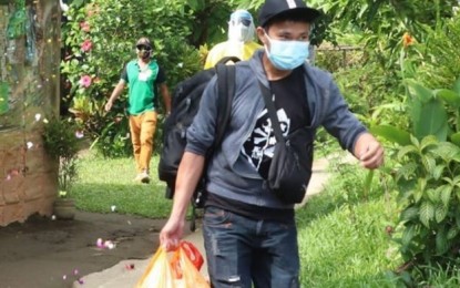 <p><strong>RECOVERED</strong>.  A coronavirus disease 2019 survivor returns home in Pawing village in Palo, Leyte on July 10, 2020. The Department of Health on Sunday (July 12) reported that 44 more patients in Eastern Visayas have recovered from the disease, bringing the region’s total recoveries to 579. <em>(Photo courtesy of Palo Mayor Ann Petilla)</em></p>