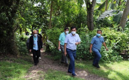 <p><strong>COVID-19 BURIAL SITE</strong>. Environment Secretary Roy Cimatu leads the inspection by some officials of the Inter-Agency Task Force for the Management of Emerging Infectious Diseases (IATF-EID) of an area in Barangay Sapangdaku, Cebu City which is a proposed burial site for Covid-19 fatalities on Monday (July 13, 2020). The IATF-EID commended the Cebu City government for its efforts to build a burial site in Sitio Catives II, Barangay Guba to address the backlog in cremation. <em>(Photo courtesy of IATF-EID)</em></p>