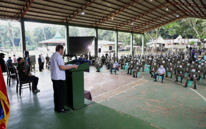 <p><strong>TALK TO SOLDIERS.</strong> President Rodrigo Duterte speaks before troops during his visit to the Kuta Heneral Teodulfo Bautista Headquarters in Jolo, Sulu on Monday (July 13, 2020). Fulfilling his promise to visit the soldiers in Jolo, the President talked to the troops to boost their morale. <em>(Presidential photo by Robinson Niñal Jr.)</em></p>