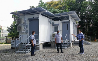 <p><strong>MOBILE MOLECULAR LAB.</strong> Bohol Governor Arthur Yap (right) inspects the mobile Covid-19 molecular laboratory installed inside the Bohol Medical Care Institute (BMCI) compound in Tagbilaran City on Monday (July 20, 2020). The mobile molecular is expected to boost the testing capacity of Bohol as a strategy in fighting Covid-19. <em>(Photo courtesy of Bohol Provincial Capitol PIO)</em></p>