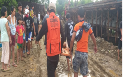 <p><span style="line-height: 1.5;"><strong>RECOVERED</strong>. Personnel of the Himamaylan City Disaster Risk Reduction and Management Office recover the body of eight-year-old Jerome Guguan on Monday morning (July 20, 2020) who was reported missing after swimming in a river on Sunday afternoon. Last week, three minors in Bacolod City also drowned while swimming in a river in Barangay Mandalagan.<em> (Photo courtesy of Philippine Coast Guard-Negros Occidental)</em></span></p>