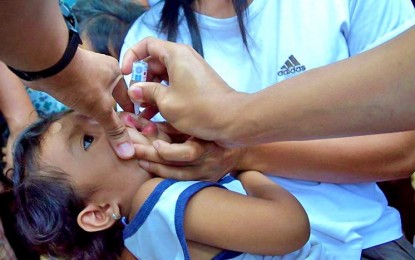 <p><strong>PROTECTION AGAINST POLIO.</strong> A child receives an oral polio vaccine from a health worker following the kick-off activity of the anti-polio campaign in Kidapawan City, North Cotabato on Monday (July 20, 2020) that coincides with the launching of the “Sabayang Patak Kontra Polio” campaign of the Department of Health in Mindanao. The City Health Office aims to vaccinate some 18,000 children for the oral anti-polio vaccination drive up to August 2, 2020. <em>(Photo courtesy of Kidapawan CIO)</em></p>