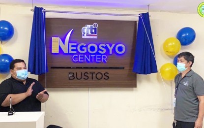 <p><strong>NEGOSYO CENTER.</strong> Mayor Francis Albert Juan (left) and DTI- Bulacan Director-in-Charge Ernani Dionisio (right) lead the unveiling ceremony for the formal opening of a Negosyo Center in Bustos, Bulacan on Monday (July 20, 2020). This is the 17th Negosyo Center in the province that aims to provide assistance to micro, small and medium enterprises. <em>(Photo courtesy of DTI-Bulacan)</em></p>