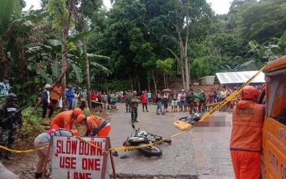 <p><strong>TWIN GUNSLAY</strong>. Police authorities are eyeing the possible involvement of the New People's Army in the shooting-to-death on Tuesday (July 21, 2020) of two swine traders in Guihulngan City. City Police Chief Lt. Col. Bonifacio Tecson said it appears that the two victims were mistaken of being either police or military personnel.<em> (Photo courtesy of M&M Radio Guihulngan)</em></p>