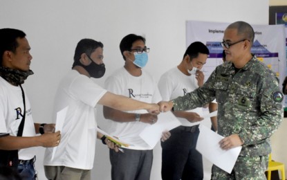 <p><strong>RELIGIOUS-MILITARY ADVISORY COUNCIL.</strong> Brig. Gen. Camilo Balutan, Western Mindanao Command deputy commander for operations, congratulates the members of the Religious-Military Advisory Council, organized during the two-day religious leader's forum from July 22-23, 2020 at the Westmincom headquarters in Zamboanga City. The council will serve as consultants of Westmincom in the campaign against terror and violent extremism. <em>(Photo courtesy of Westmincom Public Information Office)</em></p>