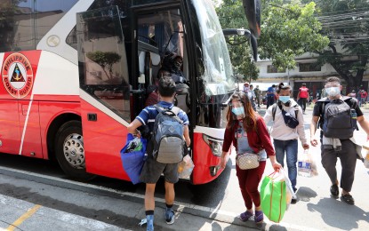 <p><strong>BOUND FOR MINDANAO.</strong> Locally stranded individuals bound for Mindanao provinces board a bus at the Rizal Memorial Sports Complex on Saturday (July 25, 2020). Under the Hatid Tulong Program, the government provides free transportation, financial assistance amounting to PHP2,000, and food packs for the LSIs during their trips. <em>(PNA photo by Joey Razon)</em></p>
