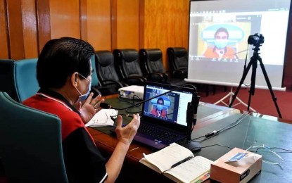 <p><strong>VIRTUAL FORUM.</strong> Bacolod City Mayor Evelio Leonardia, national president of the League of Cities of the Philippines, led the virtual forum with Baguio City Mayor Benjamin Magalong on Elevating the Role of Local Government on Contact-Tracing last week. Leonardia praised President Rodrigo Duterte for mentioning the efforts and solid contributions of the LGUs in the fight against Covid-19 during his fifth State-of-the-Nation Address on Monday (July 27, 2020). <em>(Photo courtesy of Bacolod City PIO)</em></p>