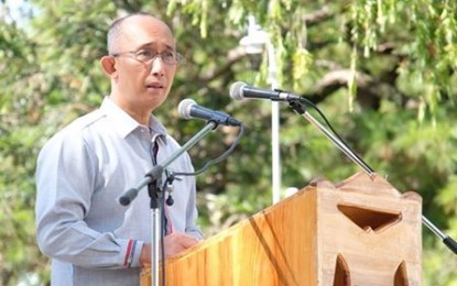 <p><strong>IT'S AN ORDER</strong>. Baguio City Mayor Benjamin Magalong during the flag-raising ceremony on Monday (July 27, 2020) issued several orders and policies to curb the spread of the coronavirus disease 2019. Baguio saw the addition of 30 positive cases in three days (July 24-26, 2020) which alarmed the city government. (<em>Photo courtesy by Neil Clark Ongchangco</em>) </p>
