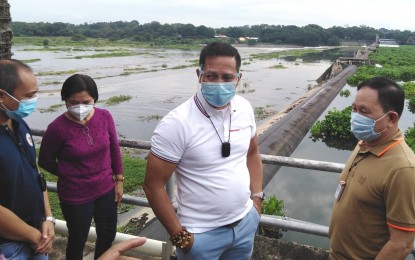 <p><strong>DAM INSPECTION</strong>. Bulacan Governor Daniel R. Fernando (center) talks with Larry Ballesteros (right), manager of National Irrigation Administration (NIA) in Bulacan, about the installation of coffer dam using steel sheets and sand bags at Bay 5 of Bustos Dam during monitoring and inspection on Thursday (July 29, 2020) Also in photo are Liz Mungcal, Provincial Disaster Risk Reduction Management Office chief,and Engr. Glen Reyes of the Provincial Engineering Office.<em> (Photo by Manny Balbin)</em></p>