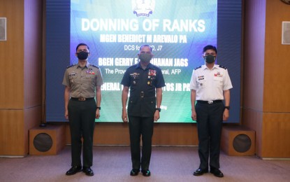 <p>(From left) Maj. Gen. Benedict Arevalo, AFP deputy chief of staff for civil-military operations, Armed Forces of the Philippines chief of staff, Gen. Filemon Santos Jr., and AFP Provost Marshal General, Brig Gen. Gerry Pulohanan<em> (Armed Forces of the Philippines-Public Affairs Office photo)</em></p>