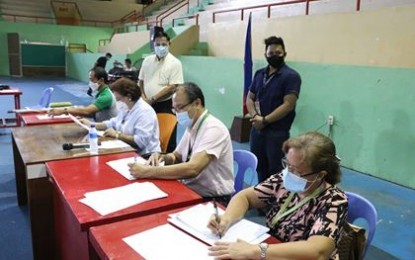 <p><strong>AGREEMENT</strong>. Philippine Health Insurance Corporation (PHIC) Antique and the provincial government of Antique sign the agreement for the Health Care Providers Interim Reimbursement Mechanism (IRM) last July 30. Signing the agreement were (left to right) PHIC chief Junie Sabusap, Gov. Rhodora J. Cadiao, Integrated Provincial Health Officer Dr. Ric Noel Naciongayo, and Culasi District Hospital chief Dr. Rebecca Aguirre and witnessed by (standing left to right) Antique Provincial Board Member Fernando Corvera, Sr. and Dr. Leoncio Abiera, Jr., Provincial Health Officer 1. <em>(Photo courtesy of Antique PIO)</em></p>