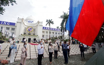 <p><strong>FINANCIAL AID FOR MSMEs</strong>. Governor Gwendolyn Garcia leads the flag-raising ceremony to commemorate the 451st founding anniversary of Cebu Province, at the Provincial Capitol on Thursday (Aug. 6, 2020). Garcia said she will allocate P105 million as financial assistance for the distressed MSMEs due to Covid-19. <em>(Photo courtesy of Cebu Provincial Capitol PIO)</em></p>
<p> </p>