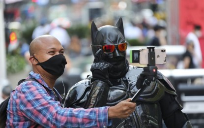 <p><strong>US COVID CASES.</strong> A man poses for a photo with a costumed character on Times Square in New York, the United States, Aug. 8, 2020. The US coronavirus disease 2019 cases breached 5 million. <em>(Xinhua/Wang Ying)</em></p>