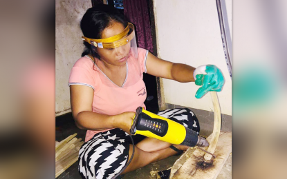 <p>A member of the Central Mindanao Green Workers Association makes bamboo face shield prototypes.<em> (Photo courtesy of Manuel Jayme).</em></p>