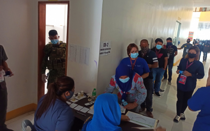 <p><strong>DRUG TEST.</strong> Employees of the Maguindanao provincial capitol queue during the surprise drug testing ordered by Maguindanao Governor Bai Mariam Sangki-Mangudadatu on Monday (Aug. 10, 2020) to ensure a drug-free workplace. The result of the drug test yielded negative to some 600 workers of the provincial government. <em>(Photo courtesy of Maguindanao PIO)</em></p>