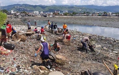<p><strong>CLEAN-UP</strong>. Department of Environment and Natural Resources Secretary Roy Cimatu has ordered a massive clean-up to rehabilitate the highly silted Kinalumsan River in Cebu City’s south area. A five-day cleanup drive, which started on Tuesday (Aug. 11, 2020) is spearheaded by the Cebu City Department of Public Services and City Environment and Natural Resources Office with the participation of Bantay Dagat and River Troopers. <em>(Photo courtesy of DENR-7)</em></p>