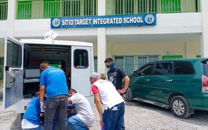 <p><strong>FREE INTERNET</strong>. The city government of Angeles installs a free internet subscription system at the Sitio Target Integrated School in Barangay Sapang Bato, Angeles City on Wednesday, Aug. 12, 2020. The move is to ensure that no one is left behind when it comes to education amid the Covid-19 crisis. <em>(Photo by the City Government of Angeles)</em></p>