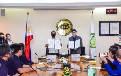 <p><strong>GOING AFTER DRUG MONEY.</strong> PDEA Director General Wilkins Villanueva (left) and AMLC executive director Mel Georgie Racela (right) show a copy of the memorandum of agreement (MOA) signed at a ceremony at the PDEA National Headquarters in Quezon City on Tuesday (Aug. 11, 2020). Under the pact, PDEA shall refer to the AMLC drug-related cases for financial investigation, and if warranted, filing of cases involving freeze order, civil forfeiture, and money laundering, accompanied with specified case documents that are admissible in court.<em> (Photo courtesy of PDEA)</em></p>