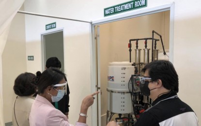 <p><strong>DIALYSIS CENTER</strong>. Secretary Michael Lloyd Dino (left) inspects an apparatus attached to a dialysis machine in a center launched on Friday (Aug. 14, 2020) at the SM Seaside City Cebu. The dialysis center to be run and managed by the Vicente Sotto Memorial Medical Center will cater to the needs of renal patients who are afraid of undergoing hemodialysis treatment in Cebu City hospitals due to the Covid-19 pandemic. <em>(Photo courtesy of OPAV)</em></p>