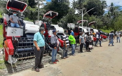 <p><strong>FARM MECHANIZATION.</strong> The Department of Agriculture (DA) turned over farm machinery to 13 farmers cooperatives and associations in Leyte on Monday (Aug. 17, 2020) in Abuyog town. The first batch of farm machinery for Eastern Visayas under the 2019 Rice Competitiveness Enhancement Fund includes 11 units of four-wheel drive tractor and eight units of rice combine harvester. (<em>Photo courtesy of DA)</em></p>
<p> </p>