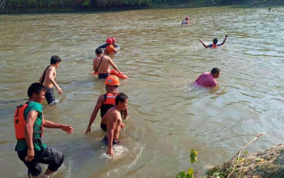 <p><strong>ONGOING SEARCH.</strong> Rescuers cross the Maridagao River in North Cotabato in search of 14-year-old Rosania Pidong who fell from a hanging bridge that connects Carmen and Banisilan towns over the weekend. The girl’s family remains hopeful that she survived the fall into the river, noting that she is a swimmer. <em>(Photo courtesy of North Cotabato - PDRRMO)</em></p>
